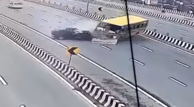 2 vụ tai nạn xe buýt liên tiếp ở Ấn Độ làm hàng chục người thương vong ảnh 1