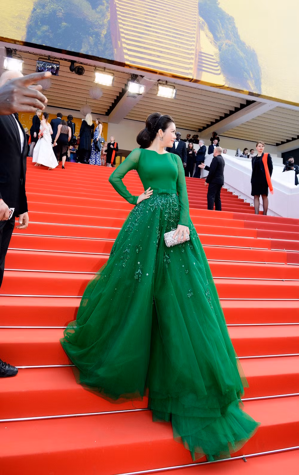 Lý Nhã Kỳ được “người đàn ông quyền lực” yêu mến ở Cannes ảnh 10