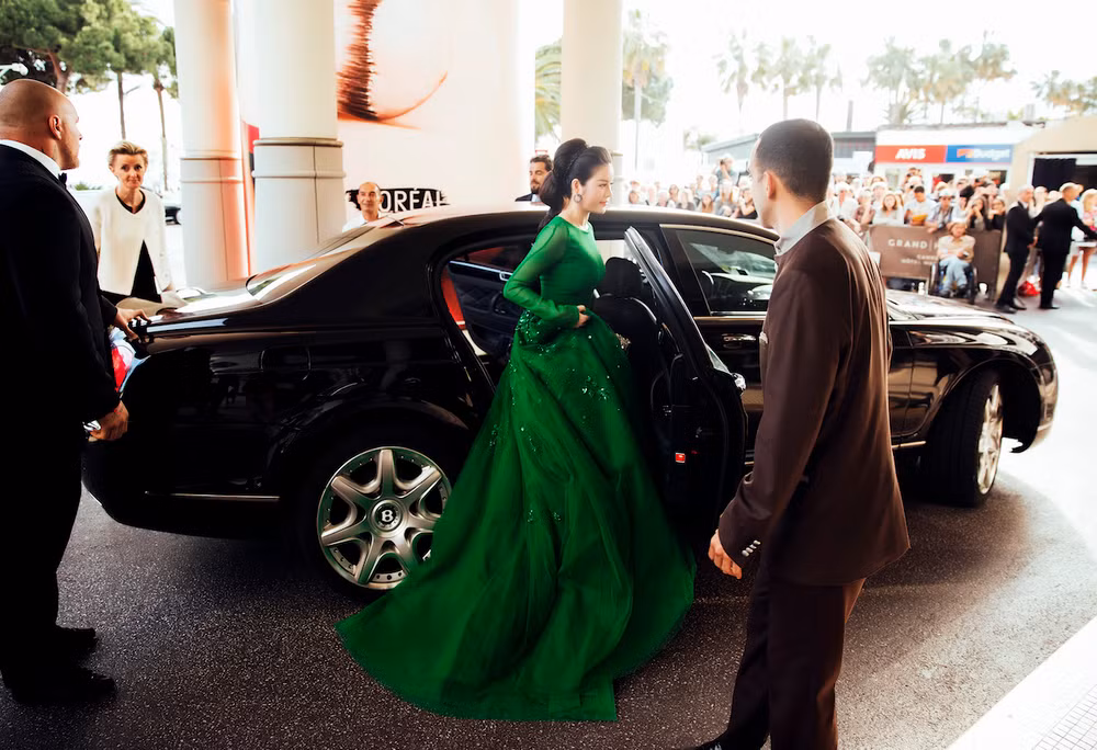 Lý Nhã Kỳ được “người đàn ông quyền lực” yêu mến ở Cannes ảnh 7
