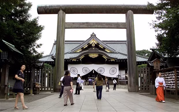 "Chọc giận" Trung, Hàn, Bộ trưởng Nhật thăm đền Yasukuni ảnh 1