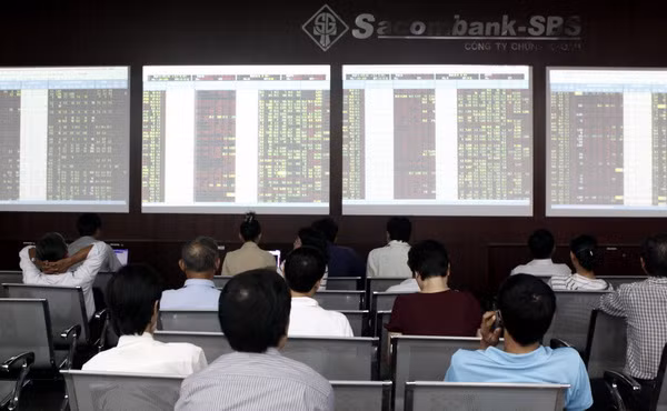 Chứng khoán 23/7: Cổ phiếu ngân hàng giảm điểm mạnh, VN-Index tăng nhẹ ảnh 1