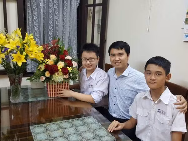 Thầy và trò rạng rỡ trong Ngày hiến chương các Nhà giáo Việt Nam ảnh 7