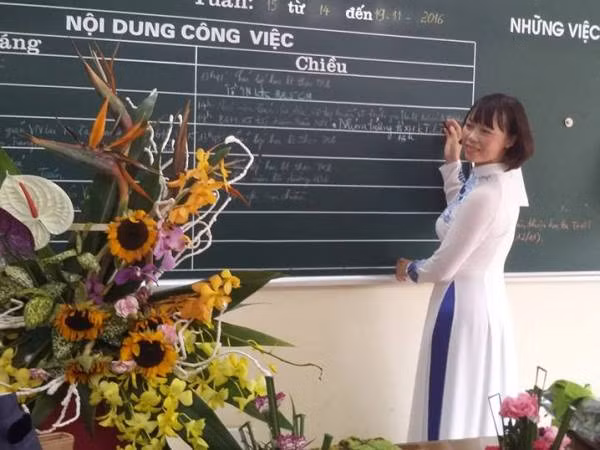 Thầy và trò rạng rỡ trong Ngày hiến chương các Nhà giáo Việt Nam ảnh 11