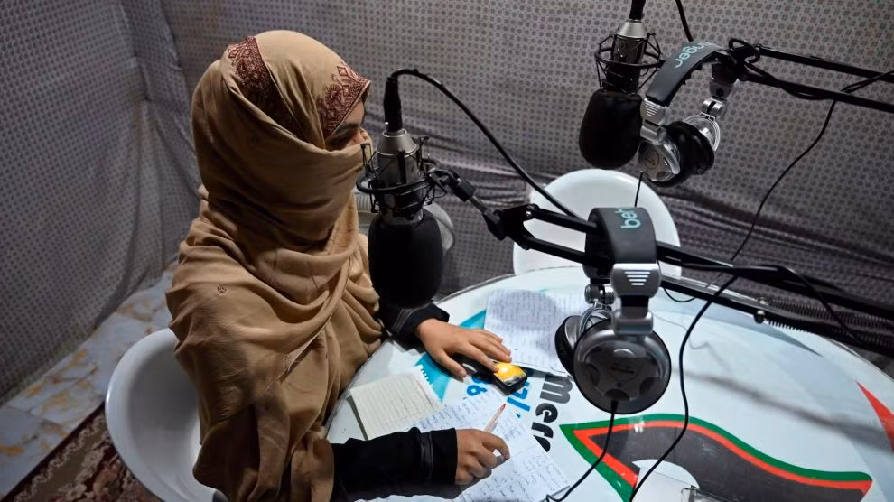 Lãnh đạo Taliban tham vấn với các quan chức trong chính quyền cũ ảnh 1