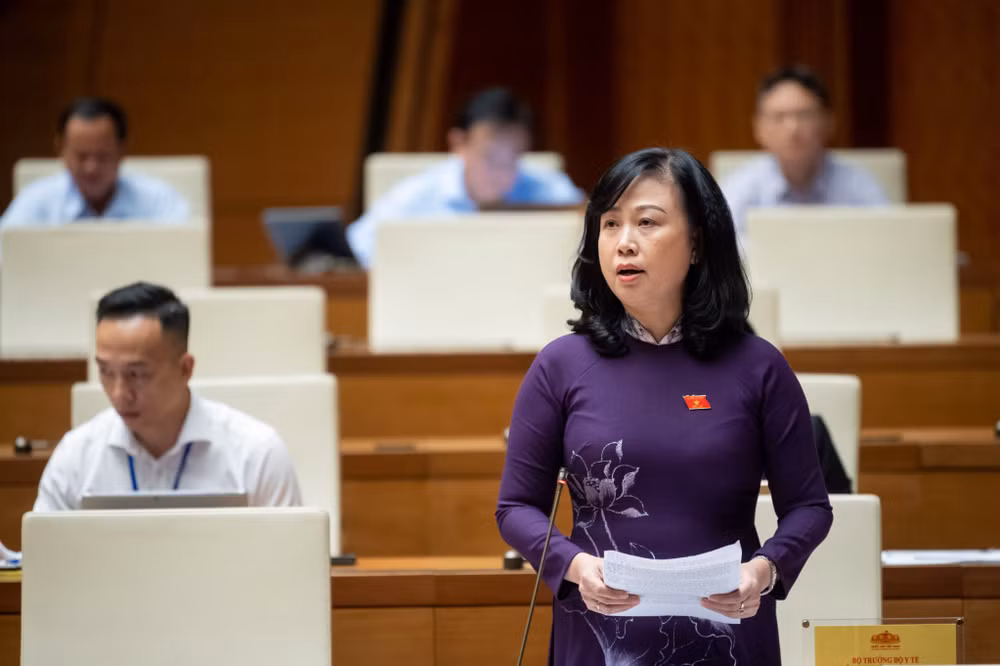 Người dân phải tự mua thuốc bảo hiểm, Bộ trưởng Bộ Y tế nói gì? ảnh 1