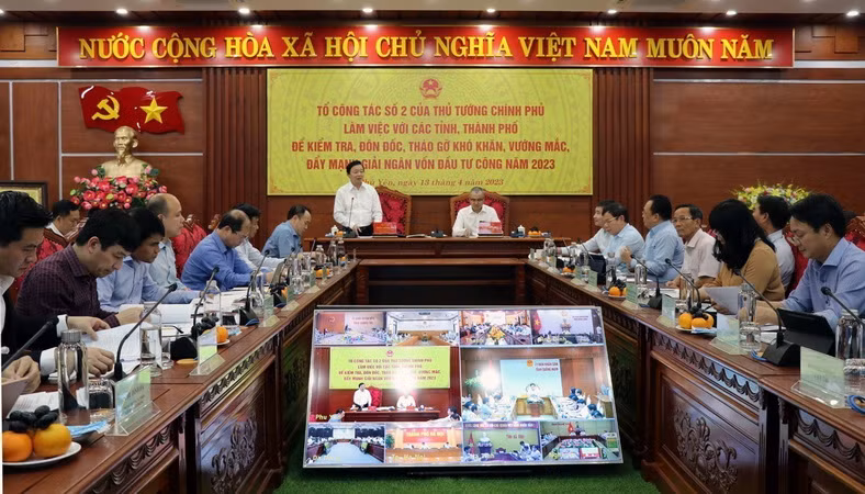 Phó Thủ tướng: Đẩy nhanh giải ngân vốn đầu tư công ở 13 địa phương ảnh 1