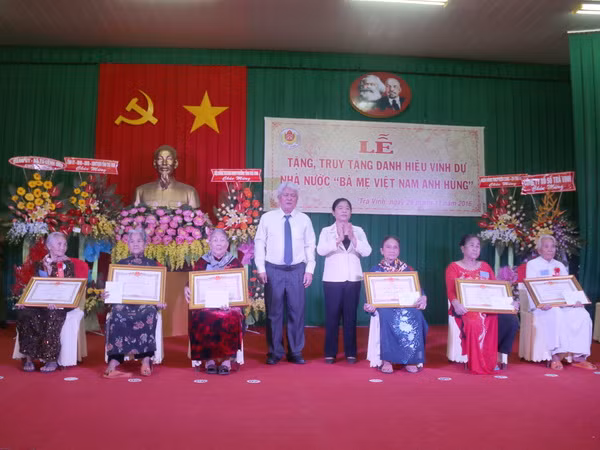 Phong tặng, truy tặng 111 mẹ danh hiệu "Bà mẹ Việt Nam Anh hùng" ảnh 1