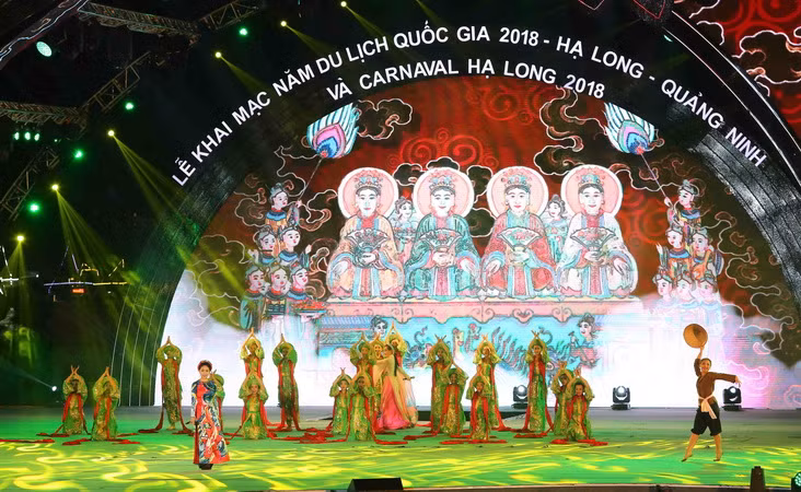 Carnaval Hạ Long 2018 - 'Đại tiệc' của nghệ thuật âm nhạc và ánh sáng ảnh 1