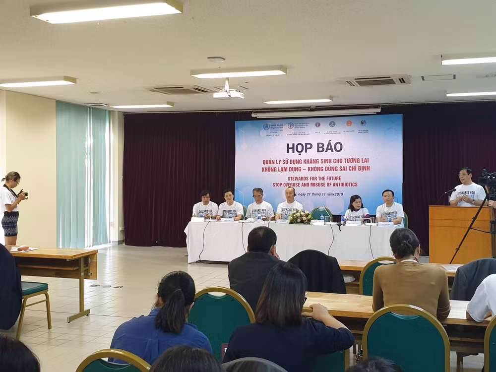 WHO, FAO cam kết tiếp tục hỗ trợ Việt Nam phòng chống kháng thuốc ảnh 2