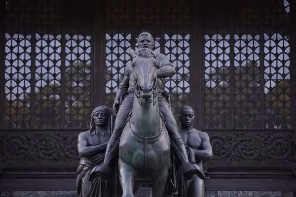 Tổng thống Mỹ phản đối bỏ tượng cố Tổng thống Roosevelt ở New York ảnh 1