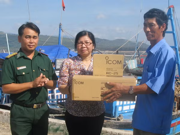 Lắp đặt thiết bị ICOM cho các nghiệp đoàn nghề cá Quảng Nam ảnh 1