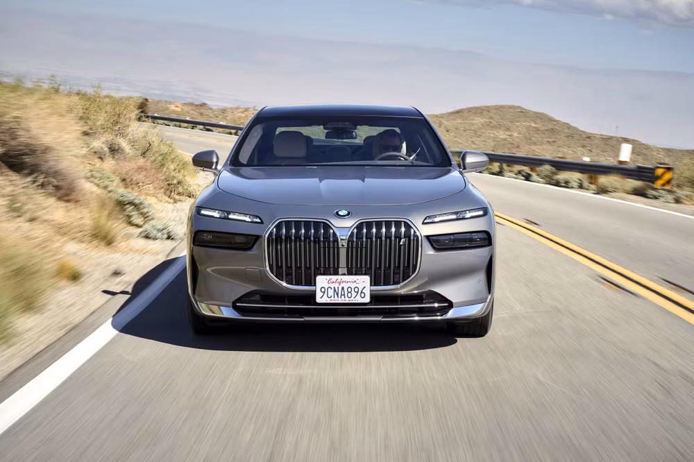 THACO Auto tri ân khách hàng, giới thiệu 4 mẫu BMW cao cấp thế hệ mới ảnh 1