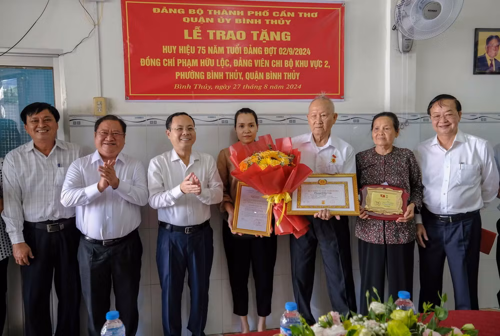 ttxvn_dang vien cao nien 2.jpg