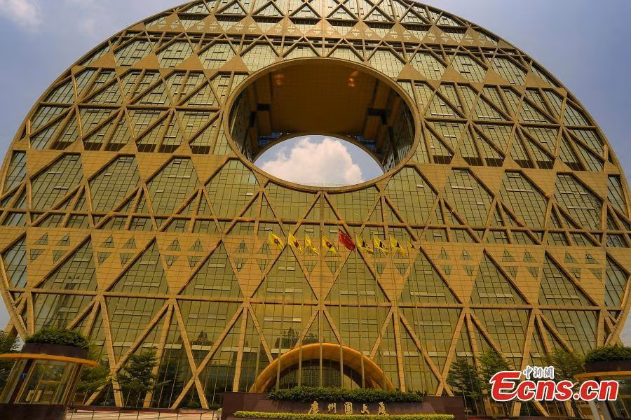 [Photo] Trung Quốc "chơi trội" với tòa nhà đồng xu lớn nhất thế giới ảnh 3