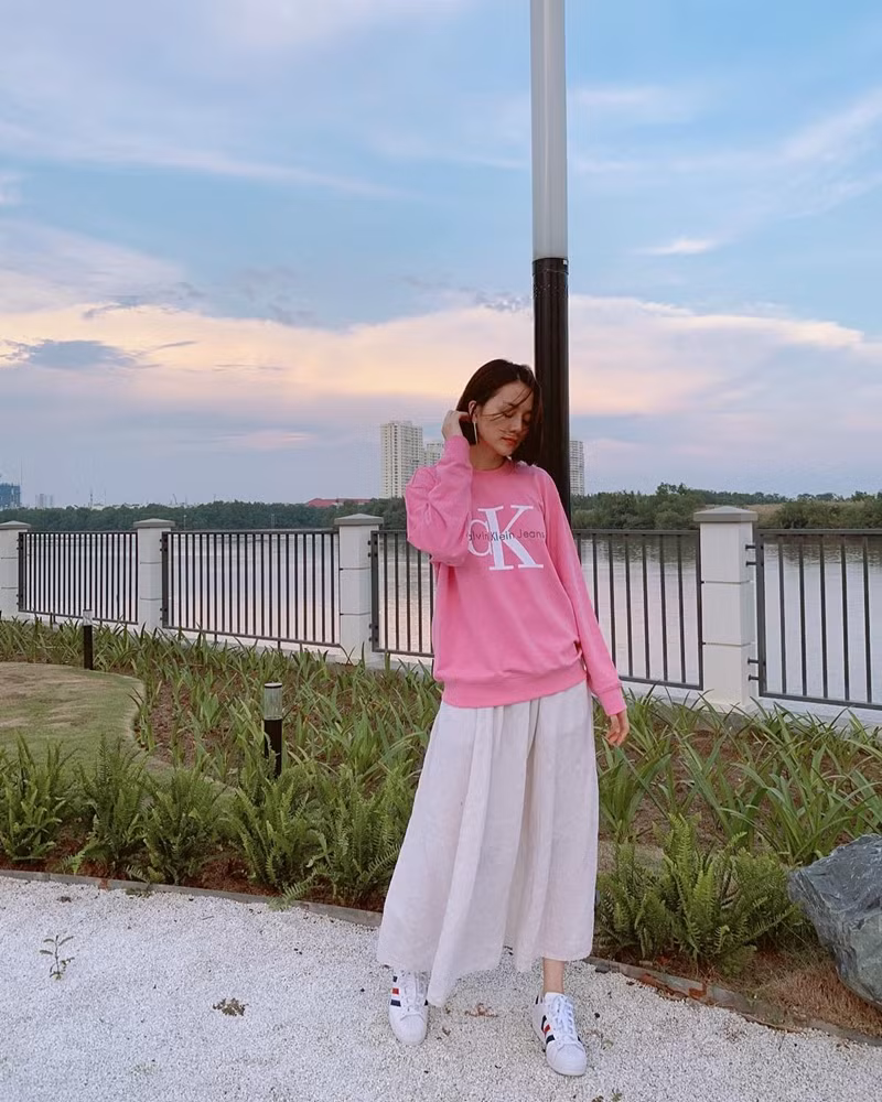 Hoa hậu Mỹ Linh, Jolie Nguyễn khoe street style du lịch “sang chảnh” ảnh 17