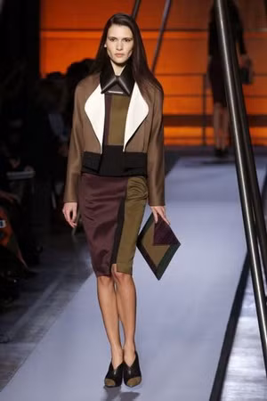 Bình dân hóa thời trang thượng lưu Roland Mouret ảnh 1