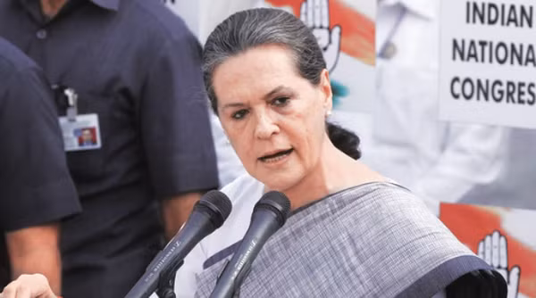 Ấn Độ: Đảng Quốc đại bầu bà Sonia Gandhi làm chủ tịch lâm thời ảnh 1