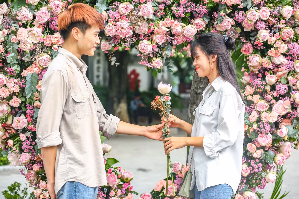 Hàng nghìn bông hoa sen lan tỏa yêu thương nhân mùa Vu Lan ảnh 4