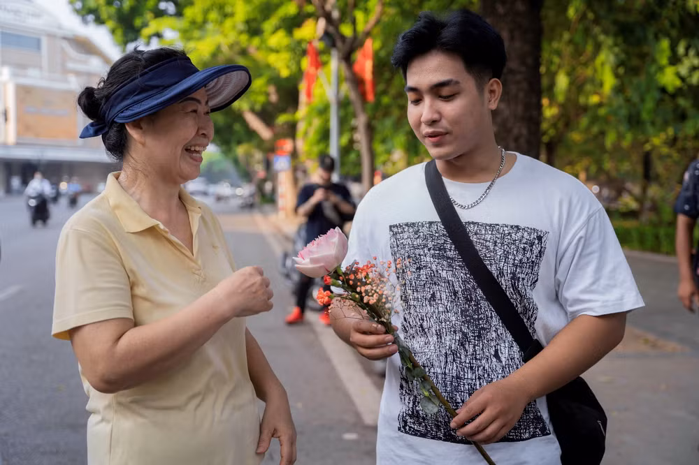 Hàng nghìn bông hoa sen lan tỏa yêu thương nhân mùa Vu Lan ảnh 8