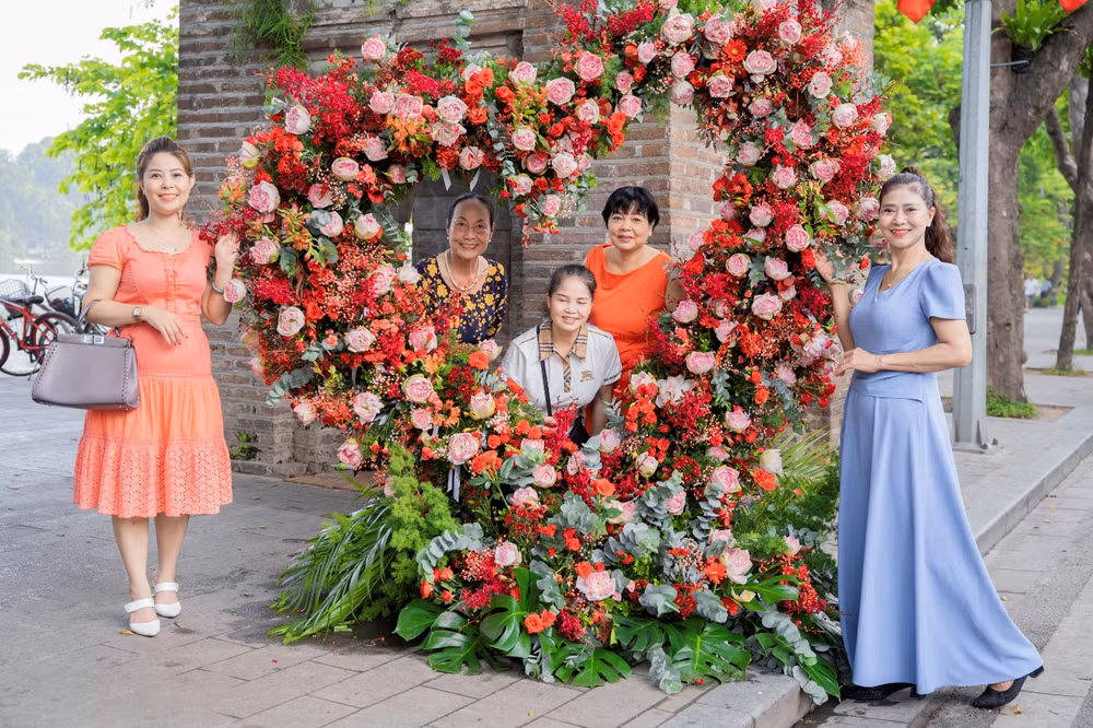 Hàng nghìn bông hoa sen lan tỏa yêu thương nhân mùa Vu Lan ảnh 2