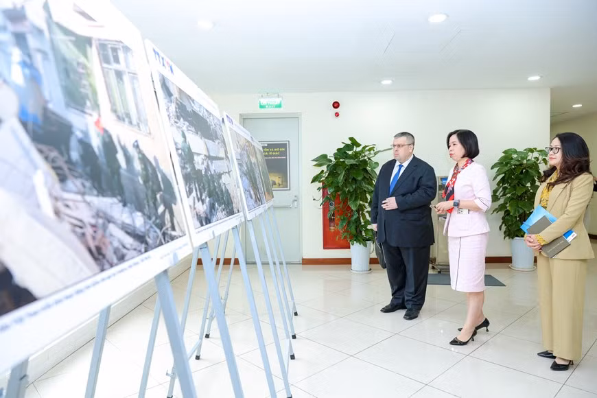 Nhà báo Nga Yury Denisovich: Hạnh phúc vì được công tác tại Việt Nam ảnh 1
