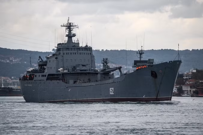 Nga xác nhận các tàu chiến đã rời quân cảng Tartus ở Syria ảnh 1