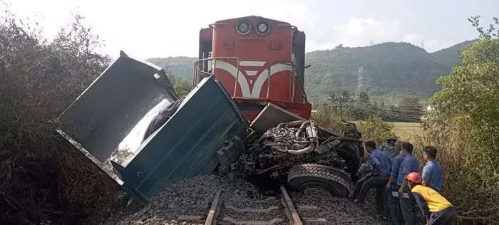 Khánh Hòa: Tai nạn đường sắt khiến một tài xế xe tải tử vong ảnh 1