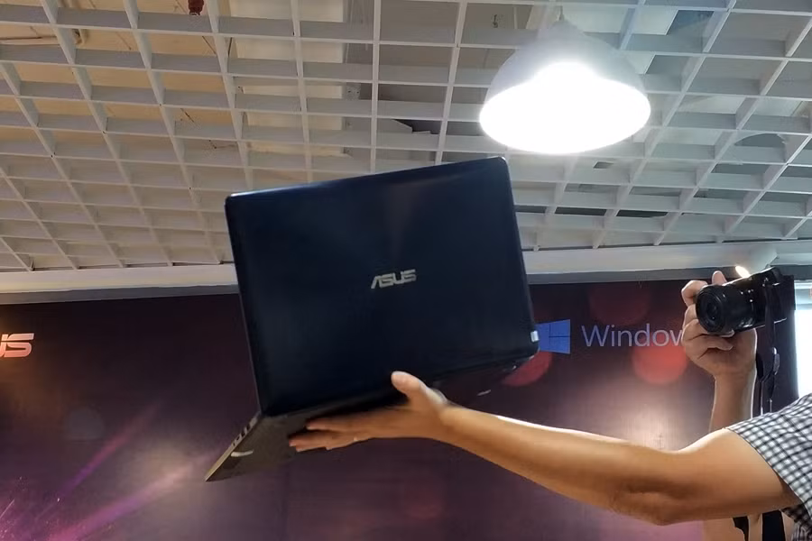 Cận cảnh laptop ZenBook Pro, giá cao ‘ngất ngưởng’ của ASUS ảnh 5