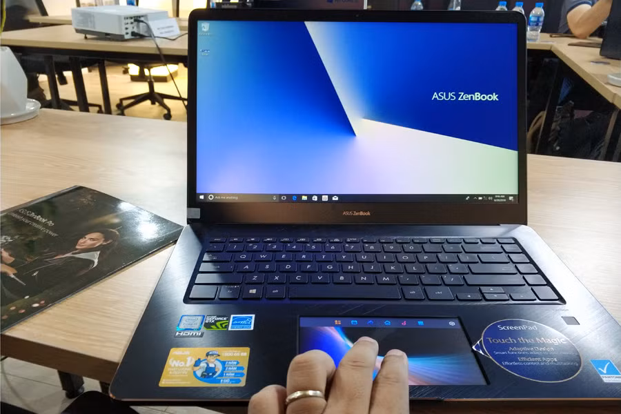 Cận cảnh laptop ZenBook Pro, giá cao ‘ngất ngưởng’ của ASUS ảnh 6
