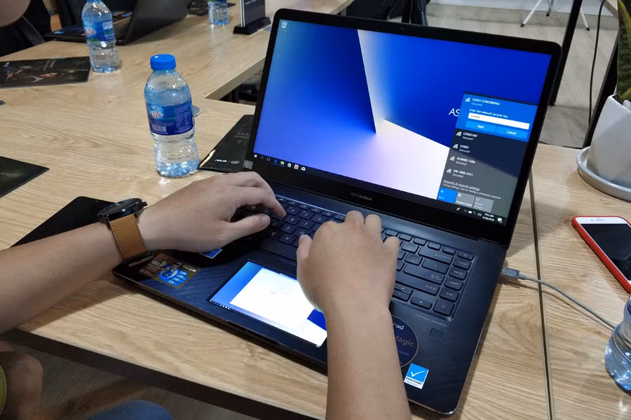 Cận cảnh laptop ZenBook Pro, giá cao ‘ngất ngưởng’ của ASUS ảnh 2