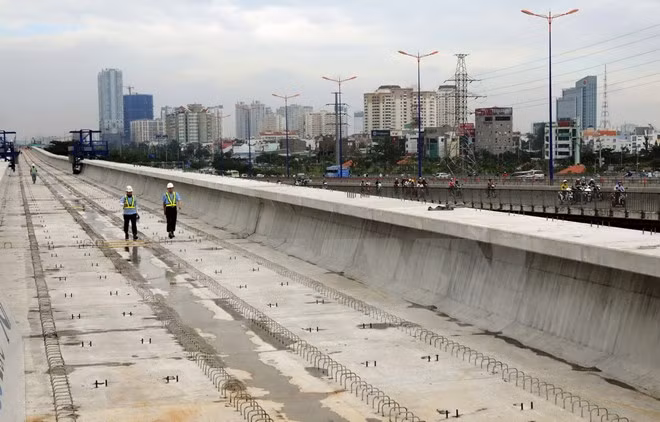 Cây cầu đặc biệt phục vụ tuyến metro đầu tiên của TPHCM ảnh 1