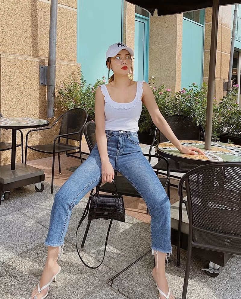 Street style khoe chân dài miên man của dàn mỹ nhân Việt ảnh 2