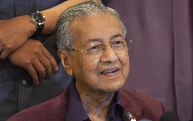 Quốc vương Malaysia chấp thuận đơn từ chức của Thủ tướng Mahathir ảnh 1