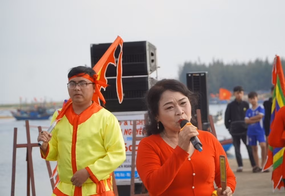 ttxvn_ba Luong Bai choi1.jpg