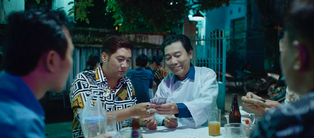 'Đêm tối rực rỡ': Đạo diễn Mỹ làm phim về tục ma chay của người Việt ảnh 4