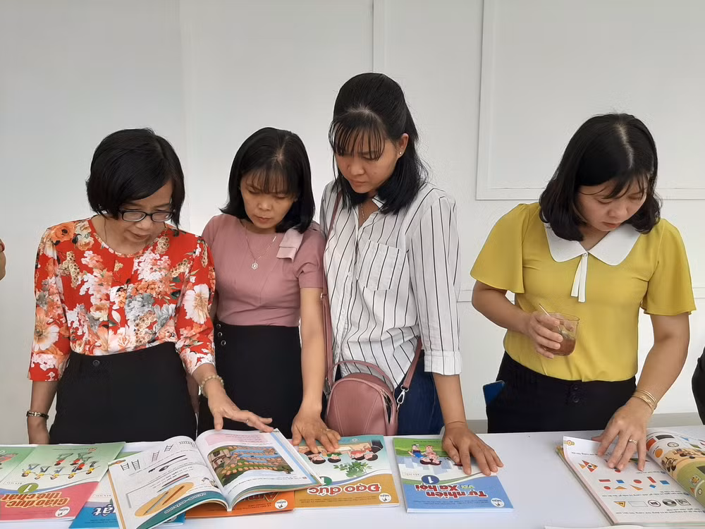 Đề xuất bổ sung sách giáo khoa vào danh mục Nhà nước định giá ảnh 1