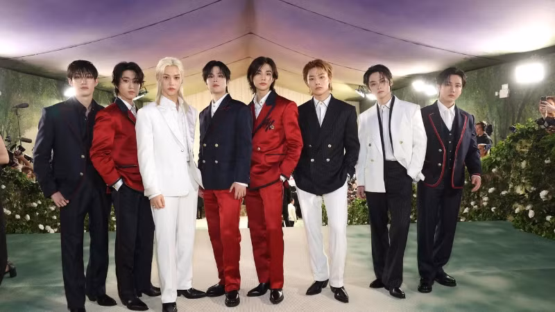 Stray-Kids.jpg