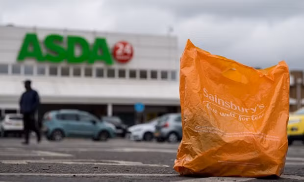 Thỏa thuận "bom tấn" của ngành bán lẻ Anh giữa Sainsbury’s và Asda ảnh 1