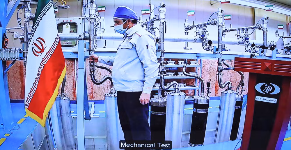 Iran thông báo bắt đầu làm giàu urani ở mức nguy hiểm 60% ảnh 1