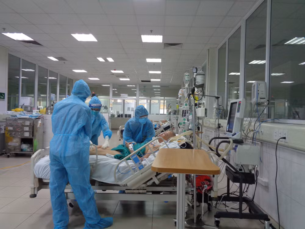 Việt Nam có thêm 4 ca mắc COVID-19, được cách ly ngay khi nhập cảnh ảnh 1