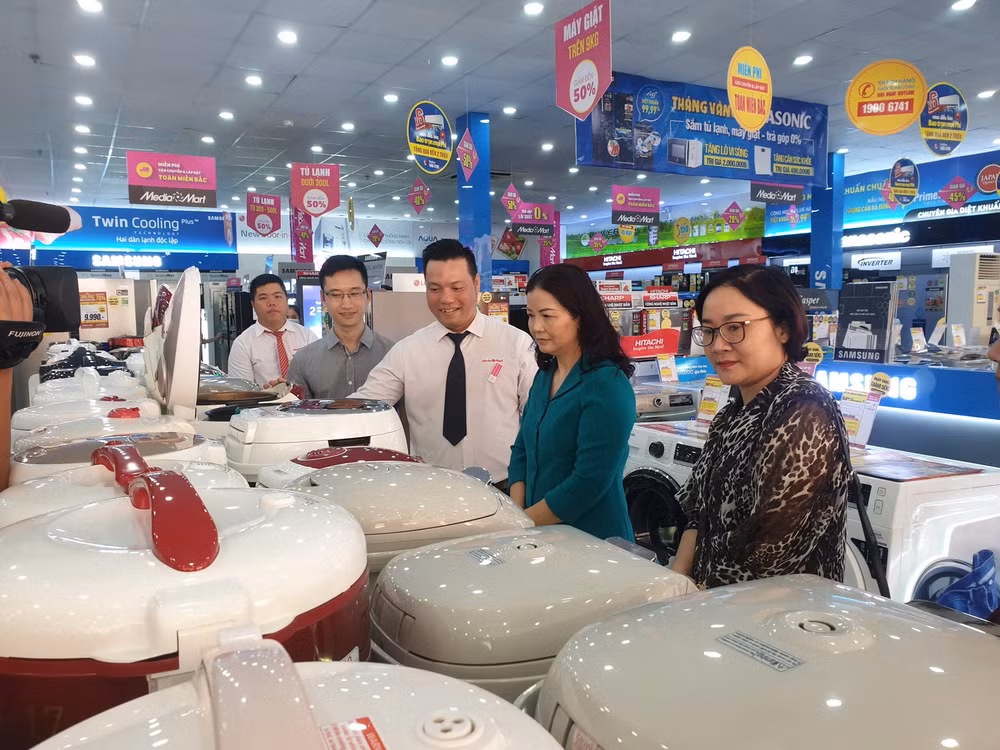 Ngày Vàng khuyến mại: Hàng nghìn sản phẩm được ưu đãi và giảm giá sâu ảnh 1