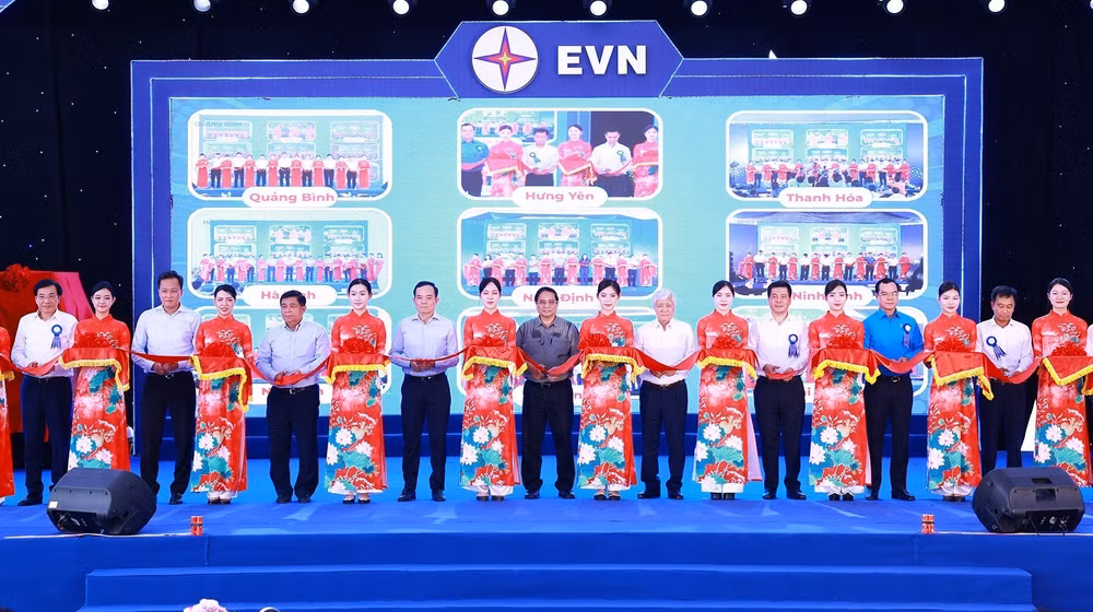 ttxvn_thu_tuong_du_le_khanh_thanh_du_an_duong_day_500kv_mach_3_quang_trach_-_pho_noi_12.jpg
