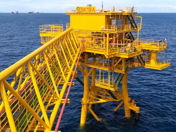 Vietsovpetro đưa vào khai thác giàn không người thế hệ mới BK-18A ảnh 1