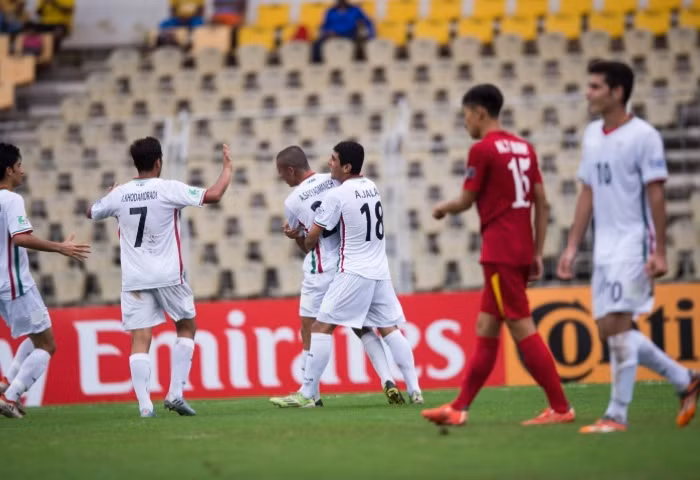 Thua đậm U16 Iran, U16 Việt Nam tạm gác giấc mơ World Cup ảnh 1