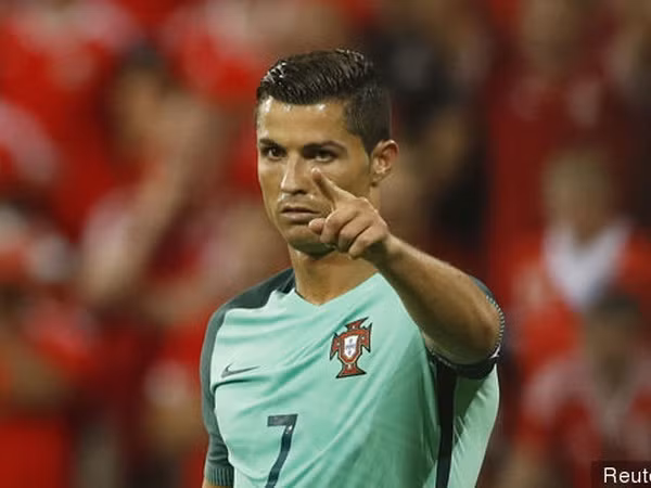 Cristiano Ronaldo trở thành chân sút vĩ đại nhất lịch sử EURO? ảnh 1