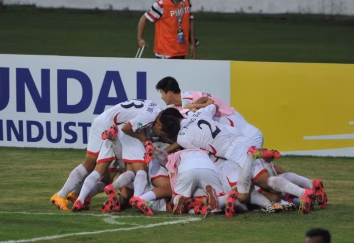 U16 Triều Tiên vào bán kết sau màn "đấu súng" căng thẳng ảnh 1