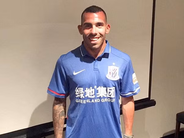 Tevez chính thức cập bến Trung Quốc, nhận lương cao nhất thế giới ảnh 1