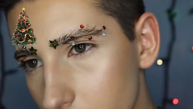 Bạn có dám thử kiểu lông mày hình cây thông cho Noel năm nay? ảnh 9