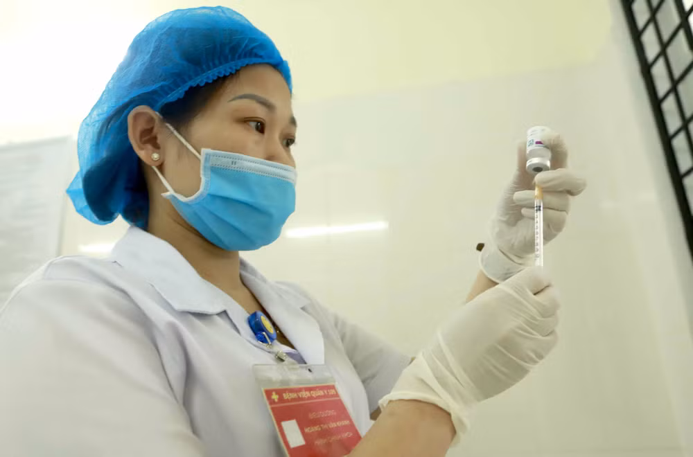 WHO: Tiêm vaccine phòng COVID-19 góp phần đẩy lùi đại dịch ảnh 2