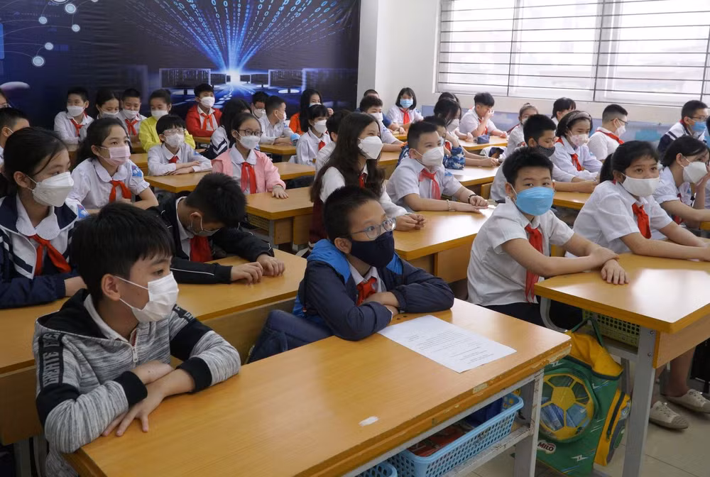 Học sinh tới trường: Tận dụng học trực tiếp để đắp lỗ hổng trực tuyến ảnh 2